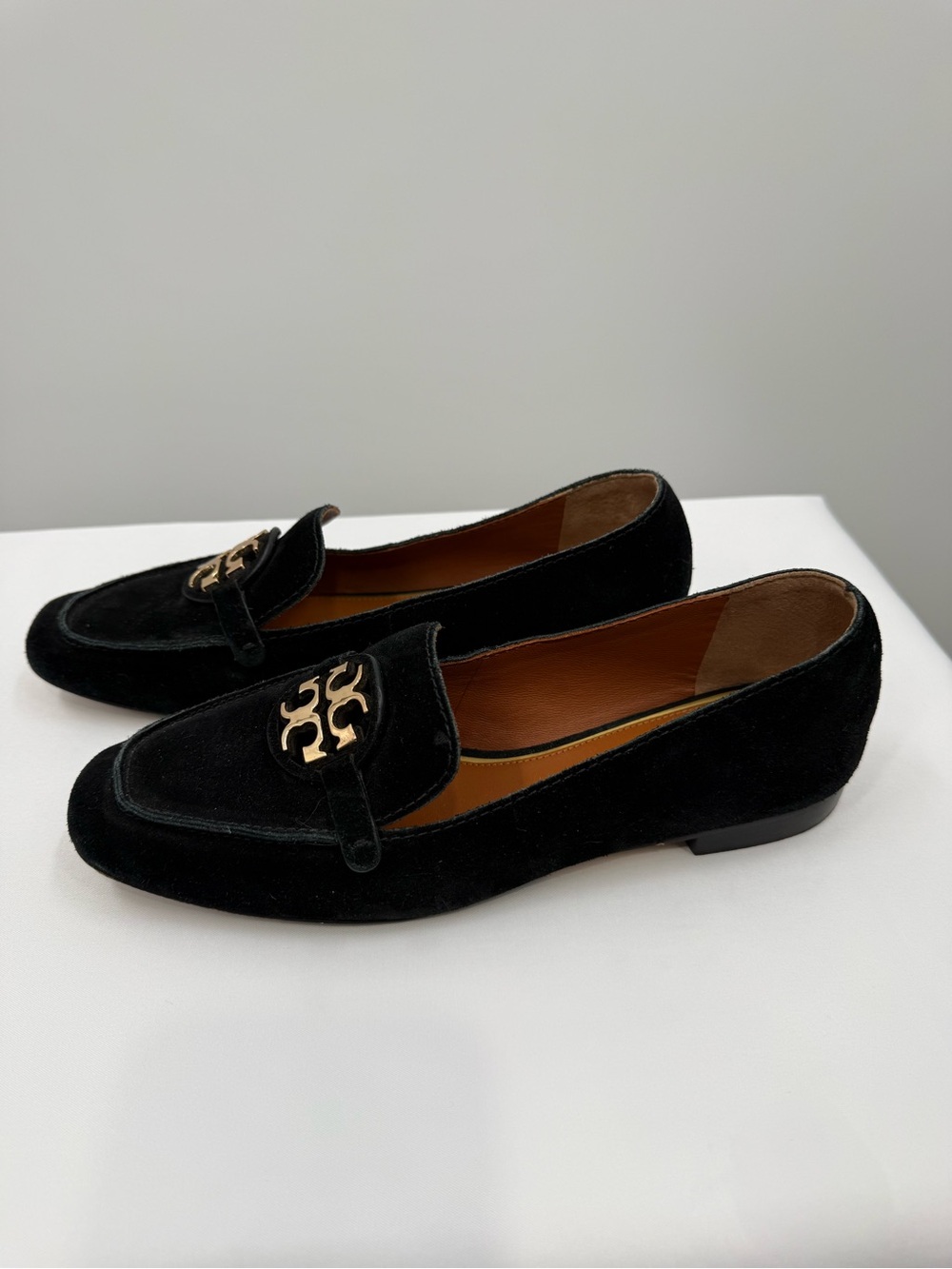 Tory Burch Metal Miller Black Suede Loafers Gold Medallion Logo Size 7.5 - Picture 4 of 8
